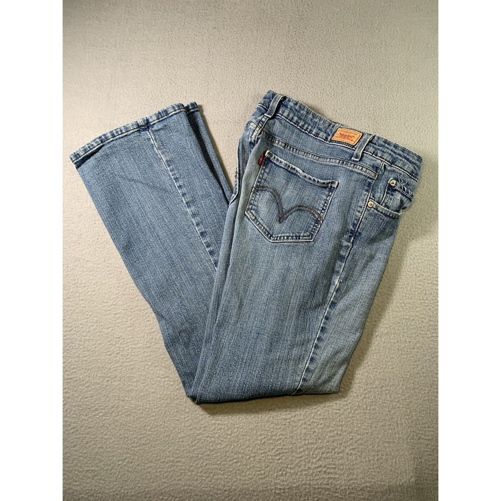 Vintage Levis 518 superlow bootcut 11 M lightwash Womens